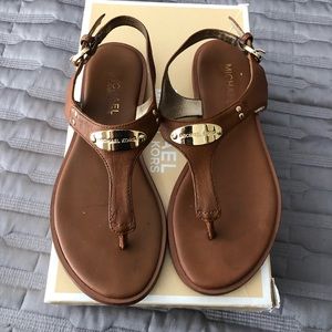 Michael Kors plate thong